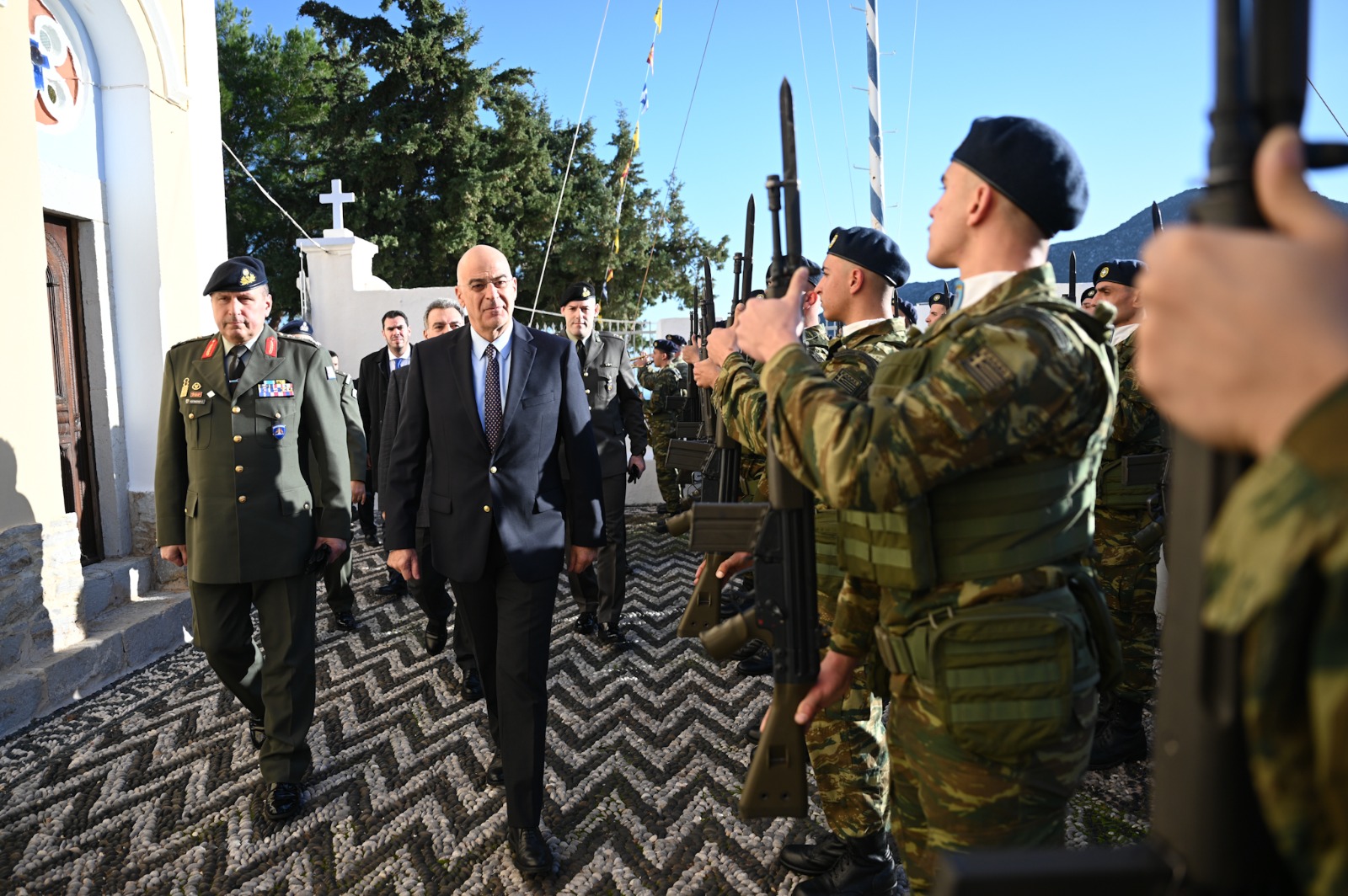 Νίκος Δένδιας: Επισκέπτεται τη Σύμη για τα Χριστούγεννα