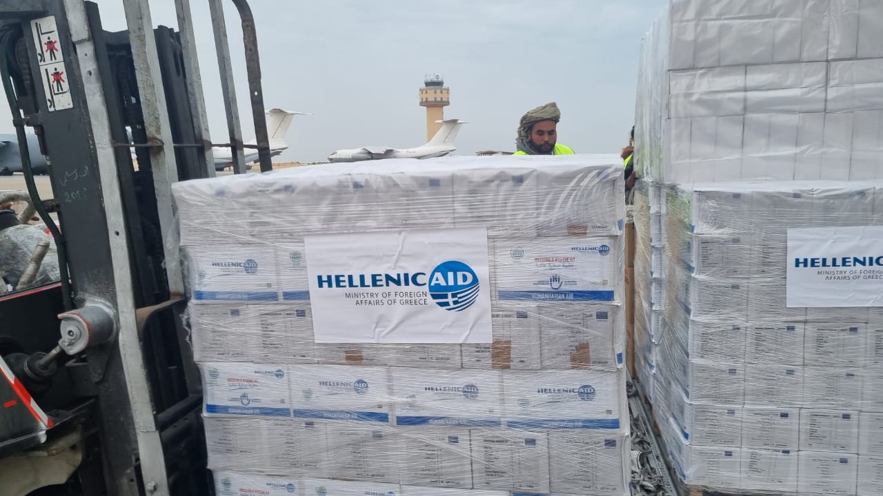 Φορτία από την ελληνική ανθρωπιστική βοήθεια για τη Γάζα