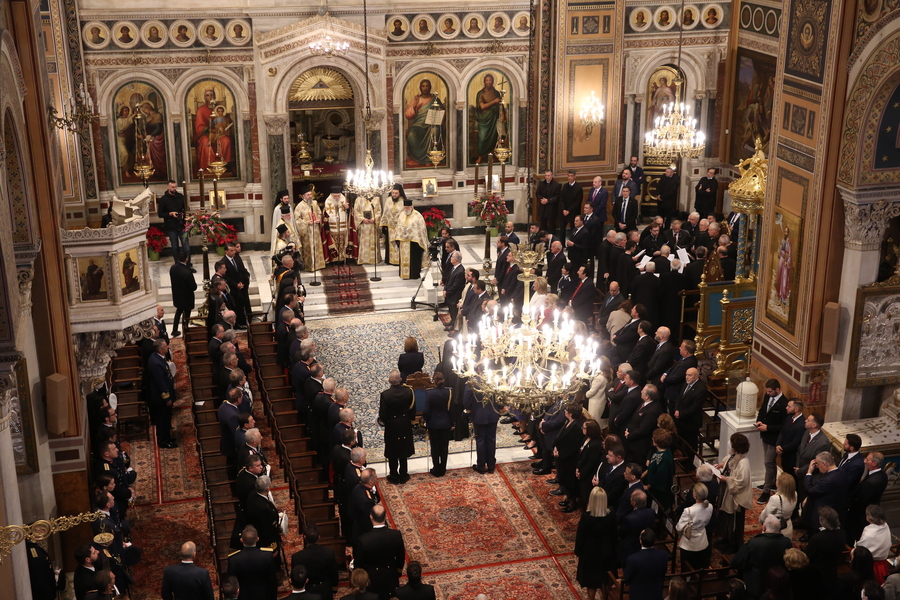 Η Πρόεδρος της Δημοκρατίας Κατερίνα Σακελλαροπούλου, ο Πρωθυπουργός Κυριάκος Μητσοτάκης και η πολιτική και στρατιωτική ηγεσία της χώρας παρίστανται στη δοξολογία στη Μητρόπολη Αθηνών για το νέο έτος 2024, Αθήνα Δευτέρα 1 Ιανουαρίου 2024. ΑΠΕ-ΜΠΕ / ΑΠΕ-ΜΠΕ / ΟΡΕΣΤΗΣ ΠΑΝΑΓΙΩΤΟΥ