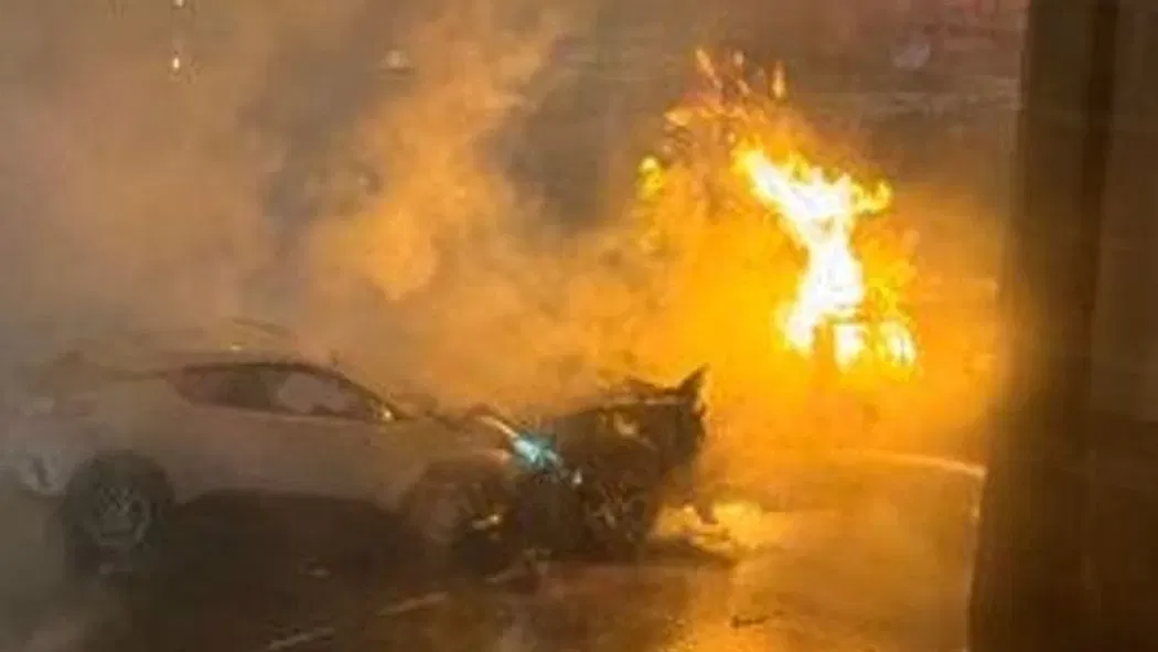 φλεγόμενο αυτοκίνητο στο ρότσεστερ της Νέας Υόρκης
