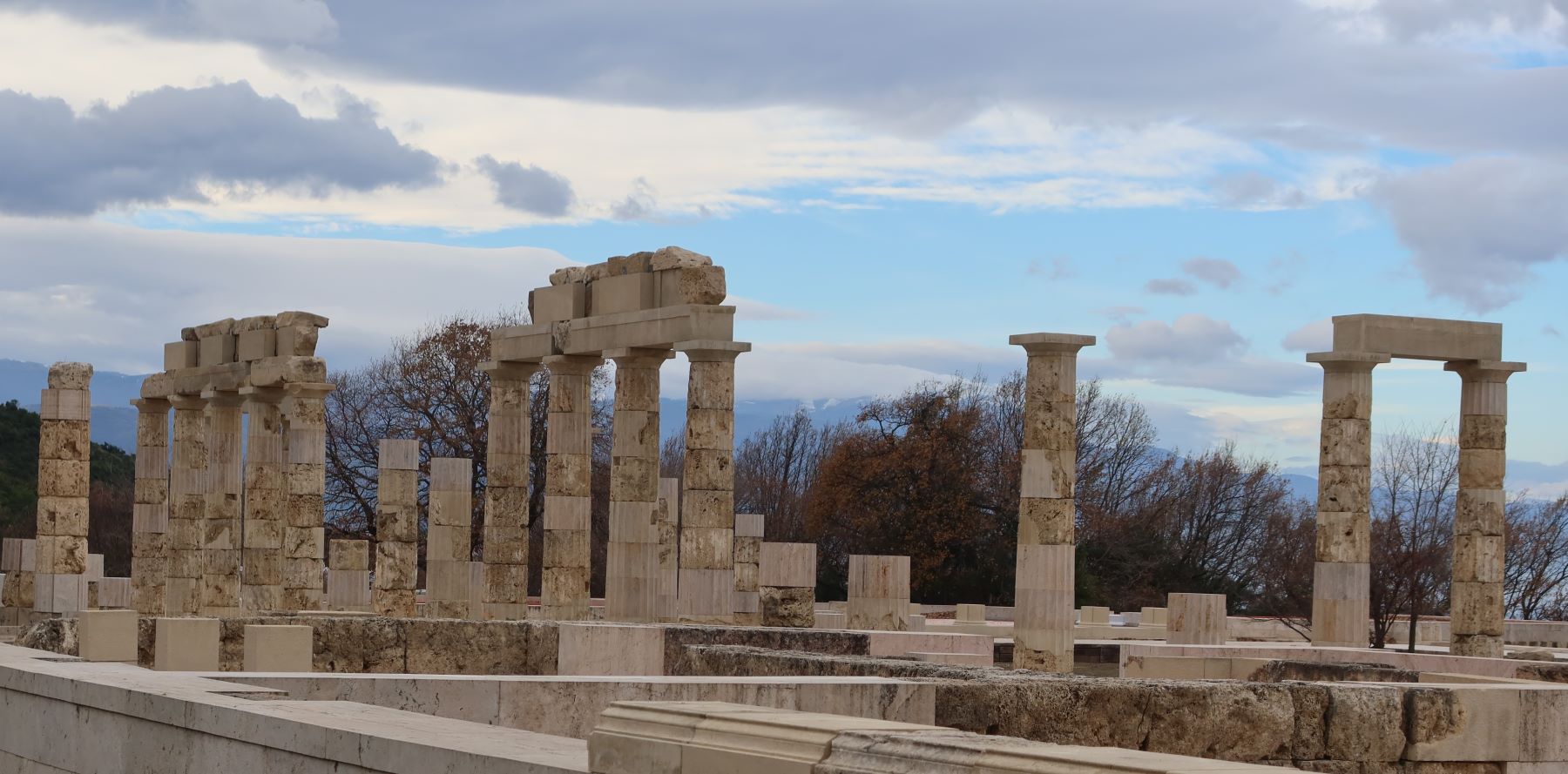 Το αναστηλωμένο και αποκατεστημένο ανάκτορο του Φιλίππου Β΄ της Μακεδονίας στις Αιγές