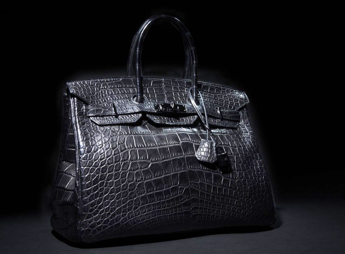 Η τσάντα από δέρμα αλιγάτορο Hermès Birkin So Black 35 του 2010 σχεδιασμένη από τον Ζαν Πολ Γκοτιέ για τον Hermès 