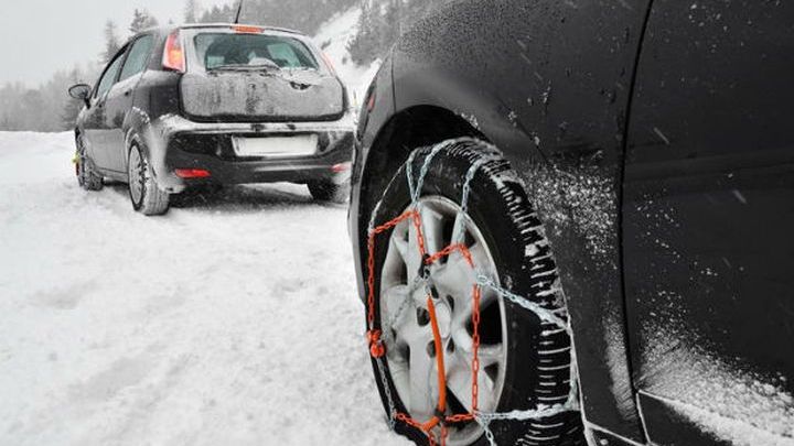 Αυτοκίνητα με αλυσίδας στα χιόνια