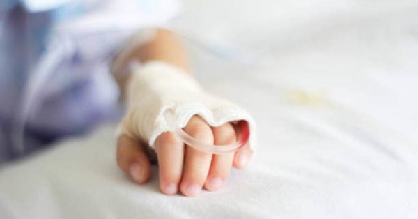 Μέγαρα: Διασωληνωμένο 4χρονο αγόρι έπειτα από ξυλοδαρμό