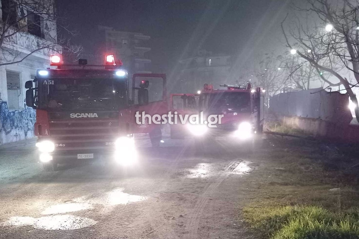 Πυροσβεστικά οχήματα σε εγκαταλελειμμένο εργοστάσιο της ΑΓΝΟ