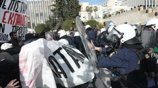 Επεισόδια με χημικά στο μαθητικό και φοιτητικό συλλαλητήριο στο Σύνταγμα