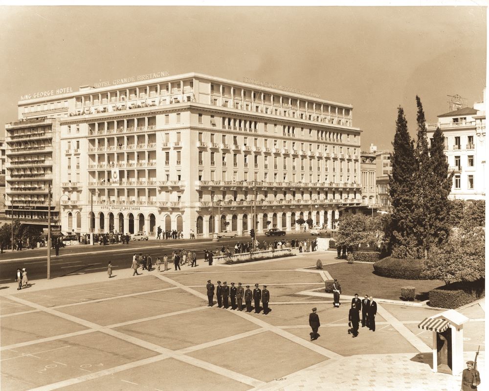 Η πρόσοψη του ξενοδοχείου τη δεκαετία του 1960