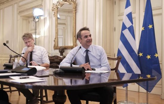 Διχασμός για τον γάμο των ομόφυλων ζευγαριών – Τι φοβάται ο Μητσοτάκης