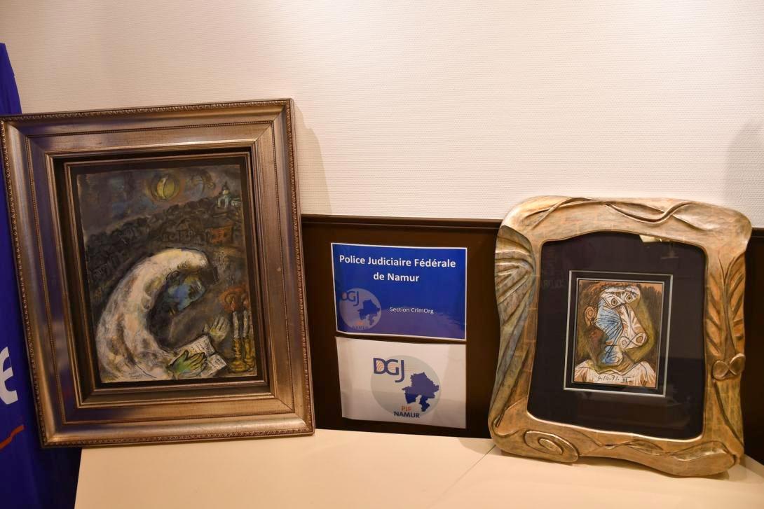 Οι δύο πίνακες του Πικάσο και του Σαγκάλ όπως παρουσιάσθηκαν από τη βελγική αστυνομία