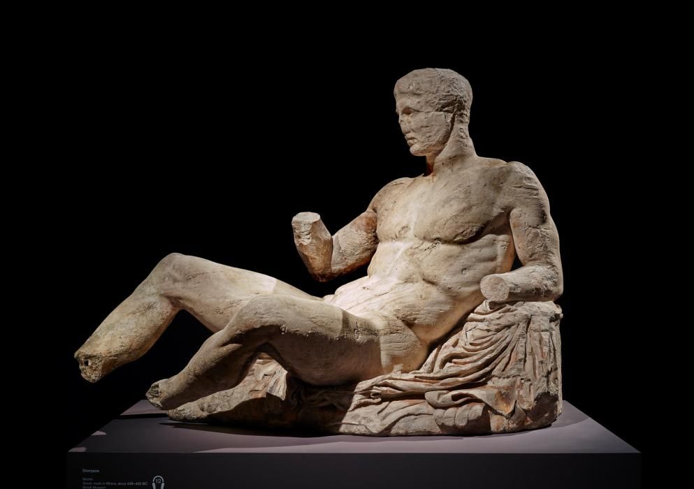 Ο θεός Διόνυσος από το ανατολικό αέτωμα του Παρθενώνα. Βρετανικό Μουσείο