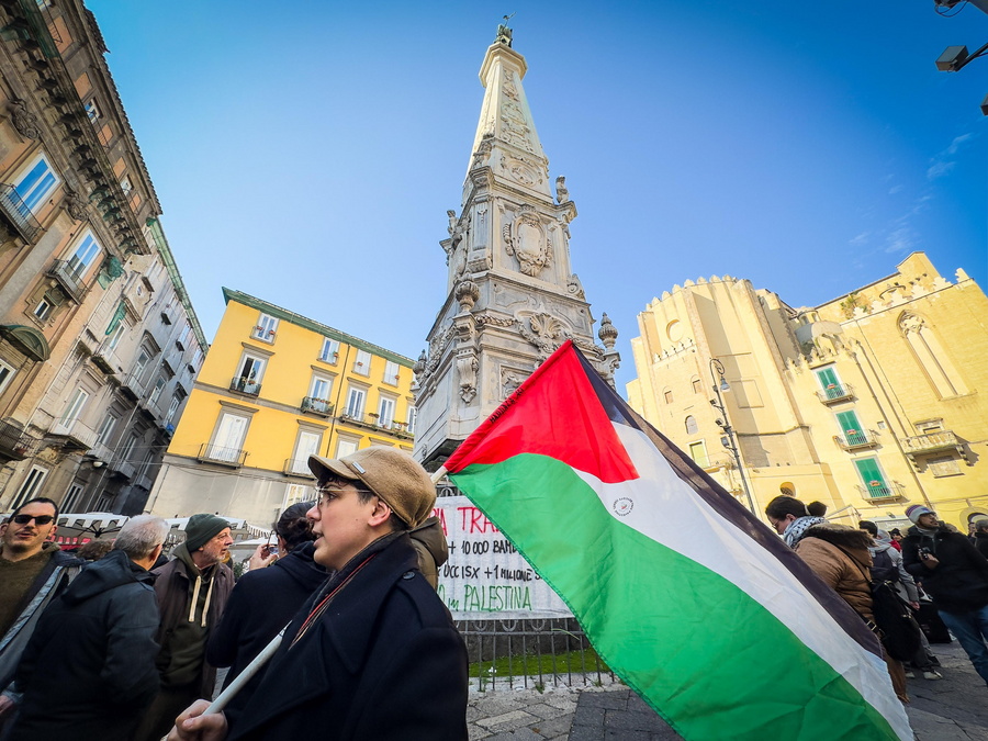 Διαδηλωτές υπέρ της Παλαιστίνης στη Νάπολη