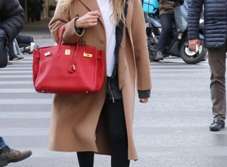 Η Δέσποινα Βανδή με μία Hermes Birkin τσάντα στους δρόμους της Αθήνας