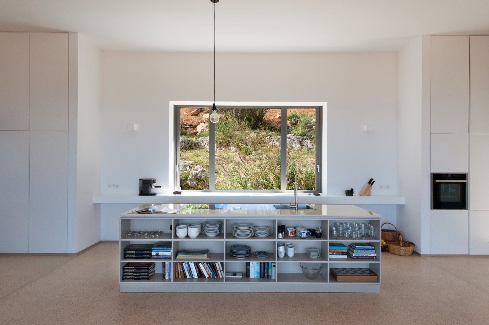 Από τη Μάνη με αγάπη: The Inside Out House in Gonatsa