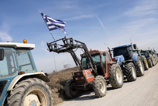 Αγροτικές κινητοποιήσεις: Νέοι ολιγόωροι αποκλεισμοί σε Εγνατία Οδό