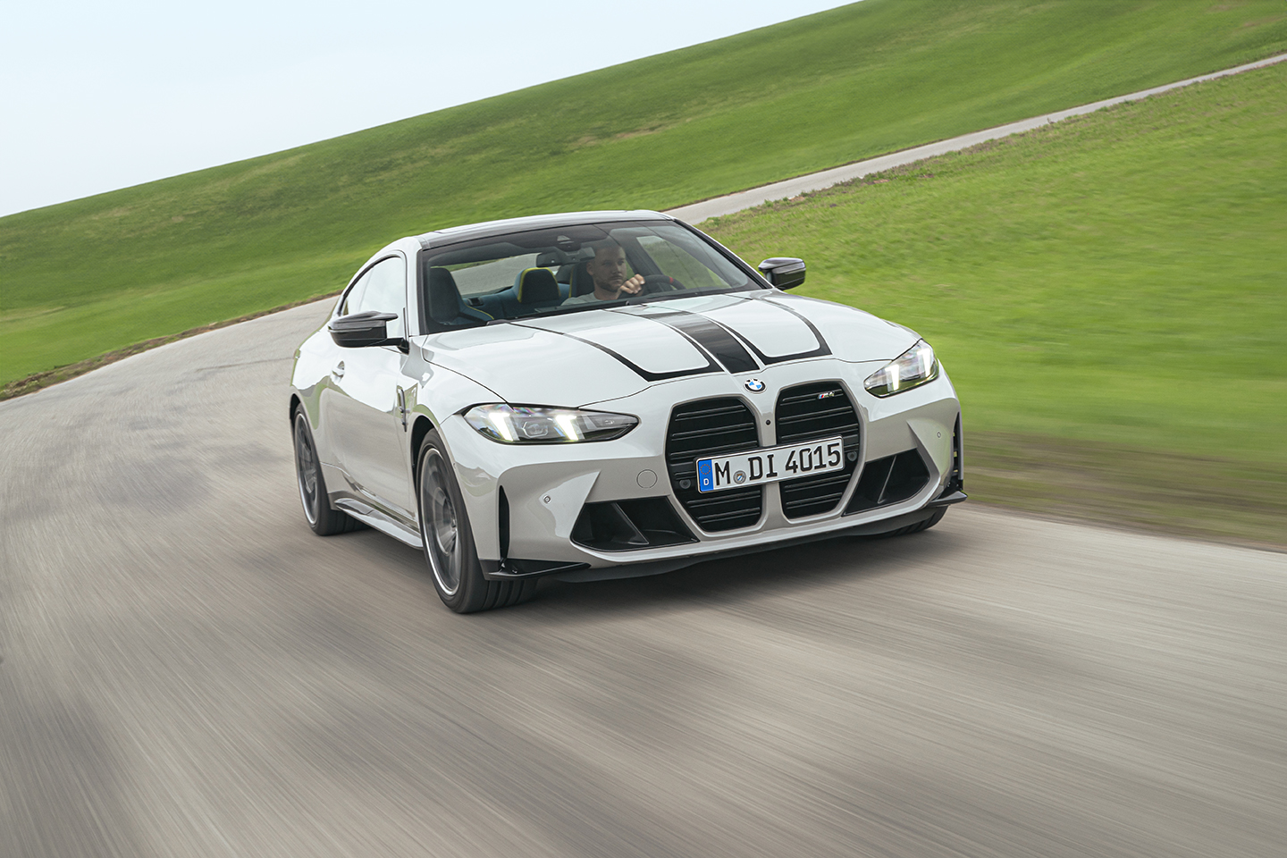 Mε χειροκίνητο κιβώτιο η νέα BMW M4!