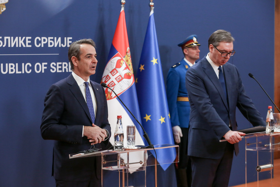Ο πρωθυπουργός Κυριάκος Μητσοτάκης και ο Πρόεδρος της Σερβίας, Aleksandar Vucic κάνουν κοινές δηλώσεις μετά το τέλος της συνάντησής τους, στο Βελιγράδι (ΑΠΕ-ΜΠΕ)