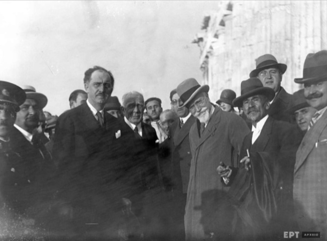 Ο εορτασμός της Εκατονταετηρίδας της Εθνικής Παλιγγενεσίας στις 17 Μαϊου 1930 με τον Ελευθέριο Βενιζέλο και τον Γεώργιο Παπανδρέου μπροστά στην αναστηλωμένη κιονοστοιχία του Παρθενώνα