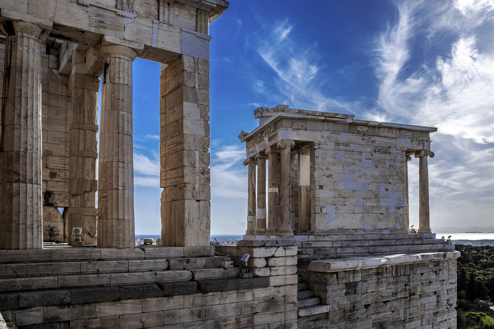Ο αναστηλωμένος ναός της Αθηνάς Νίκης σήμερα
