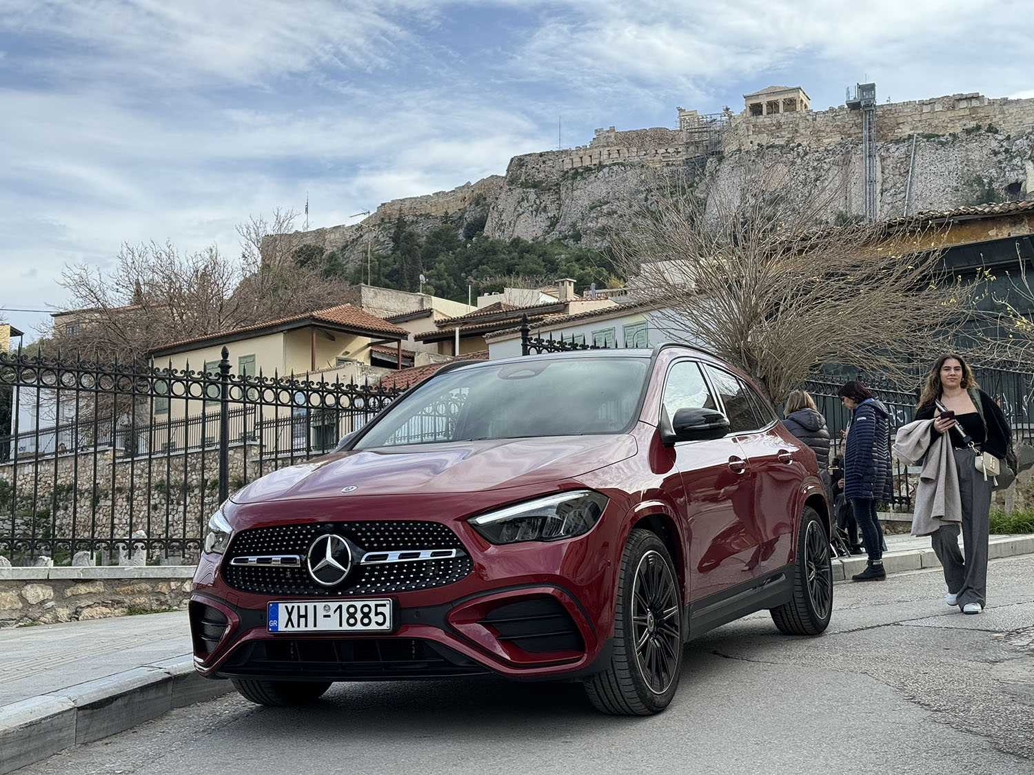 Οδηγούμε την υβριδική Mercedes GLA 200!