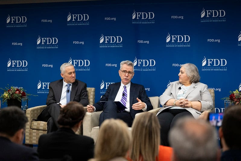 Από αριστερά: Jonathan Schanzer, Senior Vice President του FDD - Geoffrey Pyatt, Assistant Secretary στο Υπουργείο Εξωτερικών των ΗΠΑ - Αλεξάνδρα Παπαδοπούλου, Υφυπουργός Εξωτερικώ