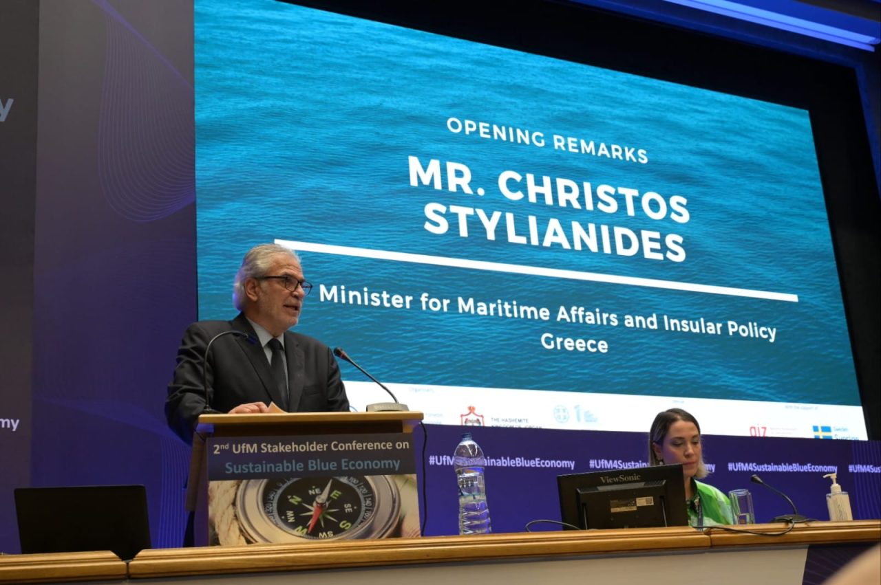 Ο Υπουργός Ναυτιλίας και Νησιωτικής Πολιτικής Χρήστος Στυλιανίδης κατά την ομιλία του στο 2ο Συνέδριο Ενδιαφερόμενων Φορέων στη Βιώσιμη “Γαλάζια Οικονομία”.