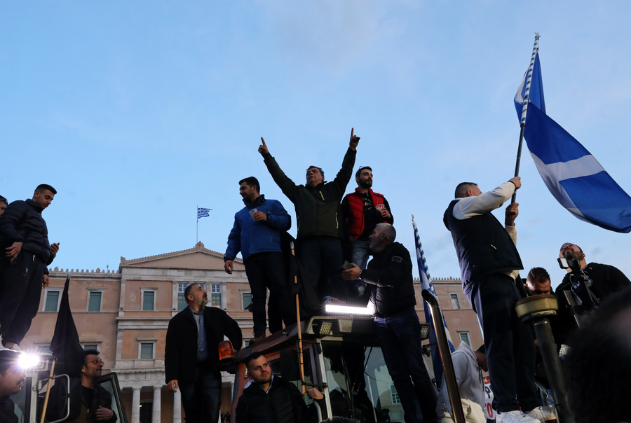 Αγρότες συμμετέχουν στο πανελλαδικό συλλαλητήριο στο κέντρο της Αθήνας, 