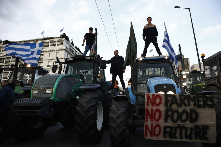 Αγρότες συμμετέχουν στο πανελλαδικό συλλαλητήριο στο κέντρο της Αθήνας, Τρίτη 20 Φεβρουαρίου 2024