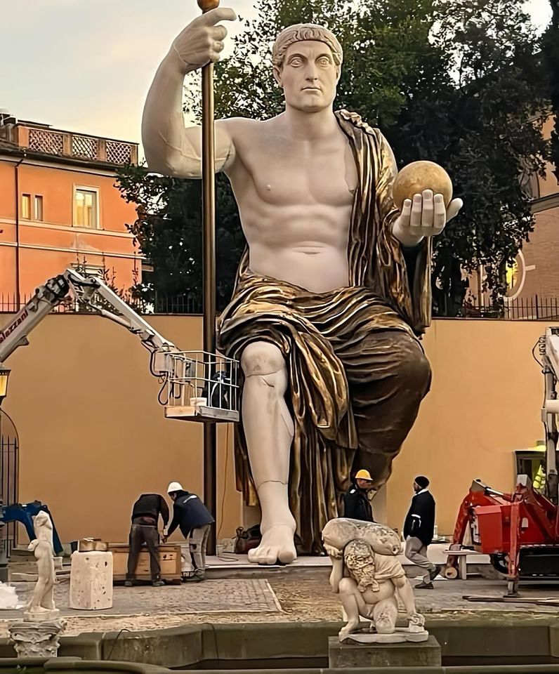 Η εγκατάσταση το αγάλματος στη Βίλα Καφαρέλι της Ρώμης