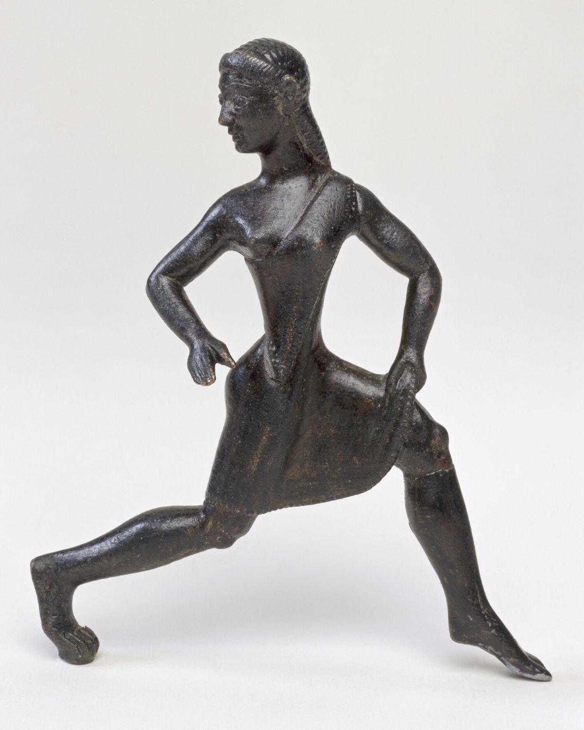Χάλκινο αγαλματίδιο γυναίκας δρομέα από τη Λακωνία (Βρετανικό Μουσείο) 