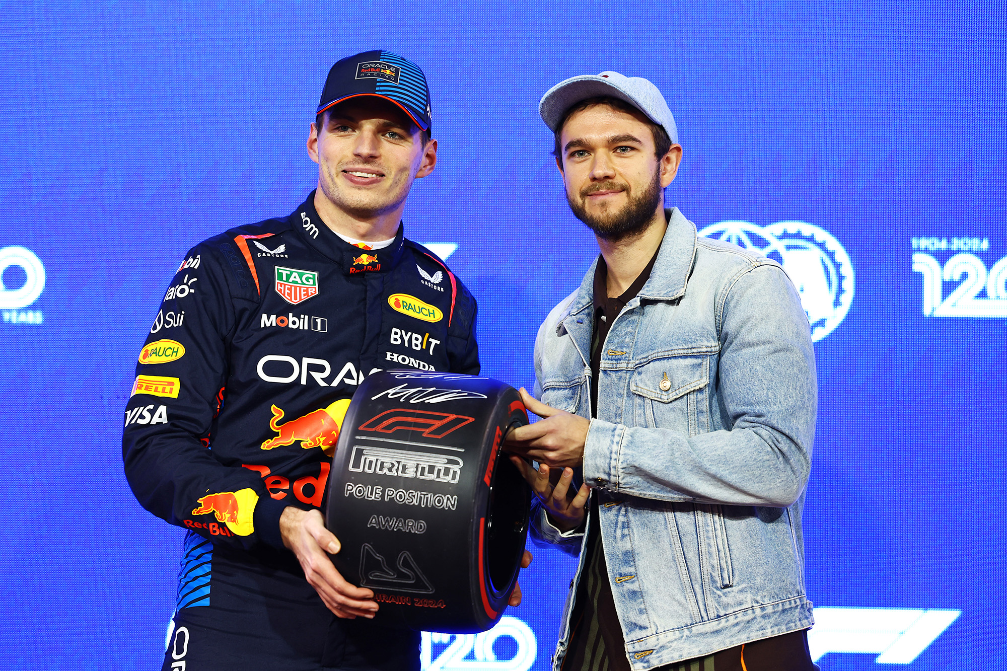 O Verstappen πήρε το τρόπαιο της pole από το διάσημο dj Zedd.