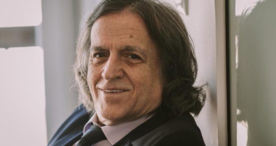Η παρέμβαση του συνθέτη Γιάννη Γλέζου στην κόντρα Κεφαλογιάννη – Μενδώνη για το ελληνικό τραγούδι