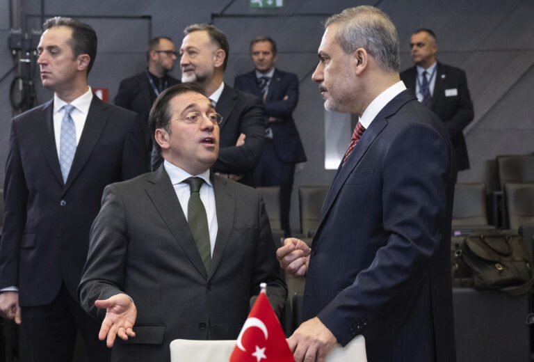 Ο υπουργός Εξωτερικών της Τουρκίας Χακάν Φιντάν συναντήθηκε στην Άγκυρα με τον Ισπανό ομόλογό του Χοσέ Μανουέλ Αλμπάρες.