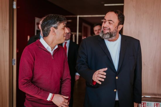 Βαγγέλης Μαρινάκης: Υποδέχθηκε τον Ρίσι Σούνακ στο γήπεδο της Νότιγχαμ Φόρεστ (video)