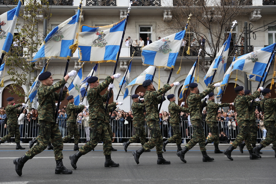 Μεγαλειώδης η στρατιωτική παρέλαση στην Αθήνα για την 25η Μαρτίου (φωτογραφίες)
