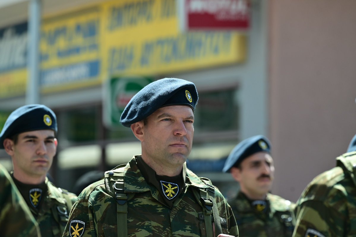 Ο Στέφανος Κασσελάκης σε στρατιωτική παρέλαση