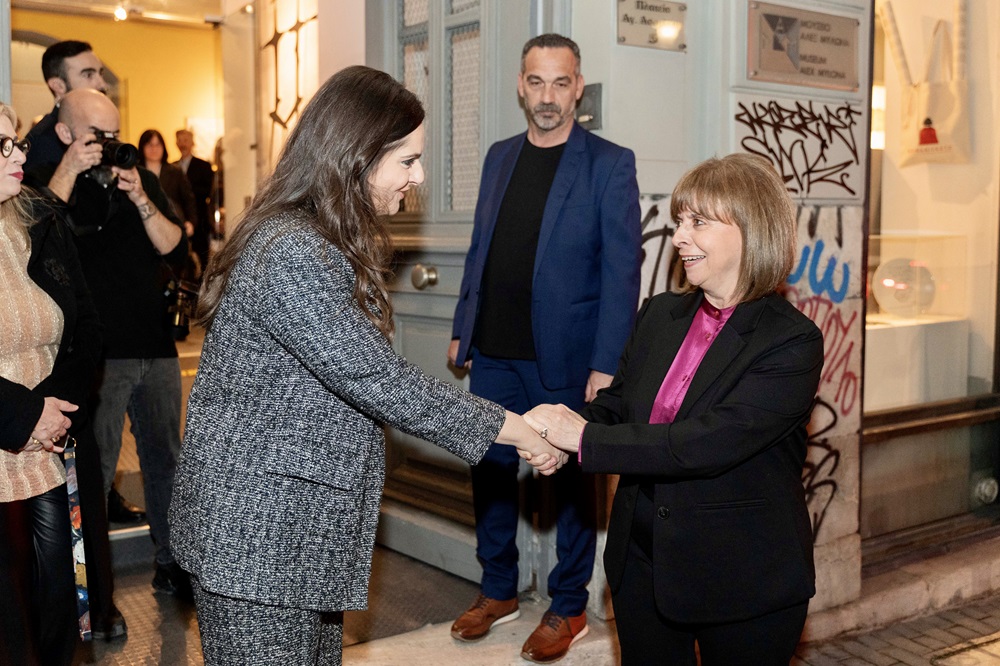 Η Ελένη Δουνδουλάκη με ττην Α. Ε. την Πρόεδρο της Δημοκρατίας κα Κατερίνα Σακελλαροπούλου