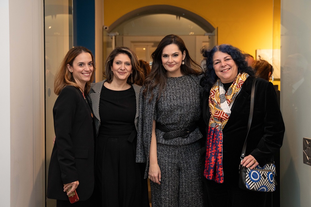 (από αριστερά) Με τη Γενική Διευθύντρια του MoMus κα Φανή Τσατσάγια, την Καλλιτεχνική Διευθύντρια του MoMus-Μουσείου Σύγχρονης Τέχνης κα Θούλη Μισιρλόγλου και την Καλλιτεχνική Διευθύντρια του MoMus-Μουσείου Μοντέρνας Τέχνης κα Μαρία Τσαντσάνογλου