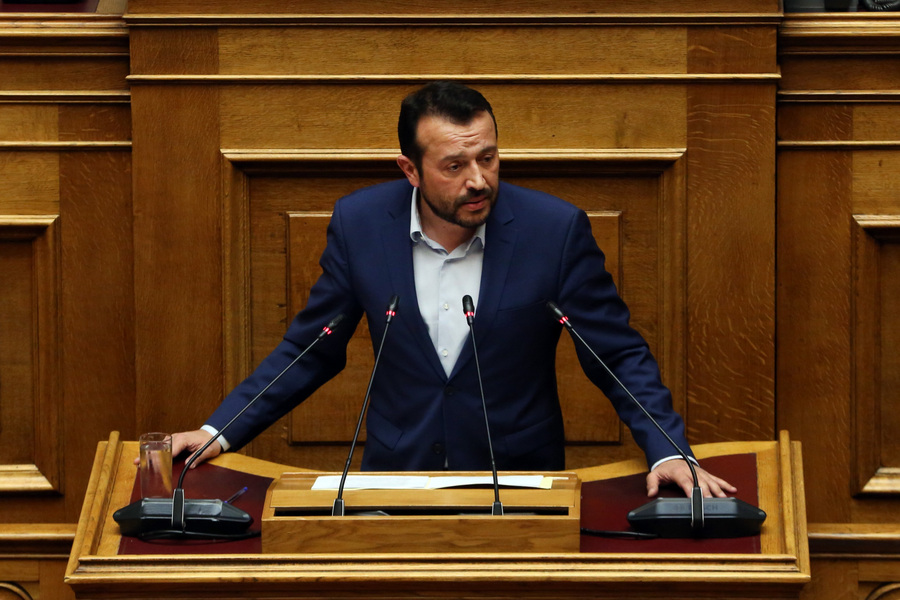 O βουλευτής του ΣΥΡΙΖΑ-ΠΣ Νίκος Παππάς μιλά από το βήμα της Βουλής