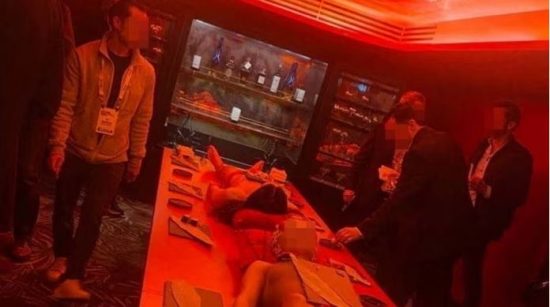 Copper: Αfter-party με σούσι σερβιρισμένο πάνω σε ημίγυμνα μοντέλα από την εταιρεία crypto