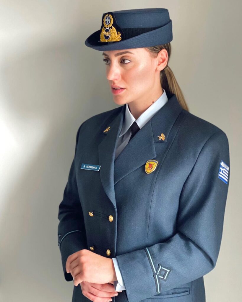 Η Άννα Κορακάκη ορκίστηκε ως Ανθυποσμηναγός της Πολεμικής Αεροπορίας