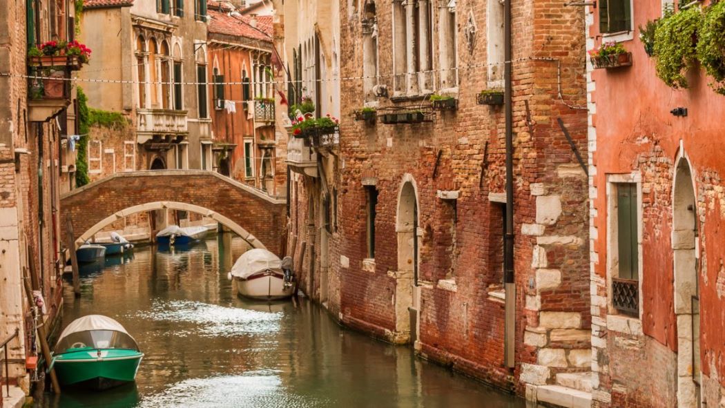 Προβληματα υγρασίας στα κτήρια της Βενετίας
