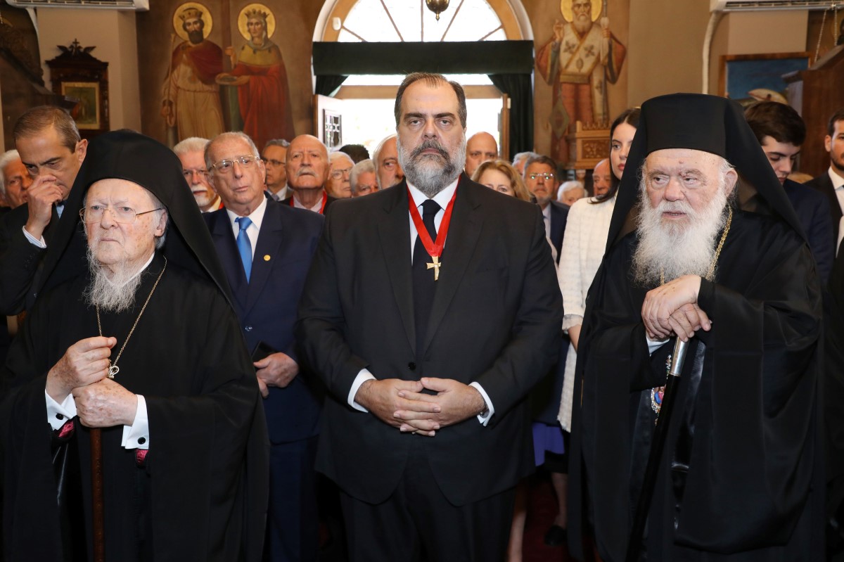 Ο εφοπλιστής Νικόλαος Πατέρας με τον Οικουμενικό Πατριάρχη Βαρθολομαίο και τον Αρχιεπίσκοπο Αθηνών και Πάσης Ελλάδας Ιερώνυμο