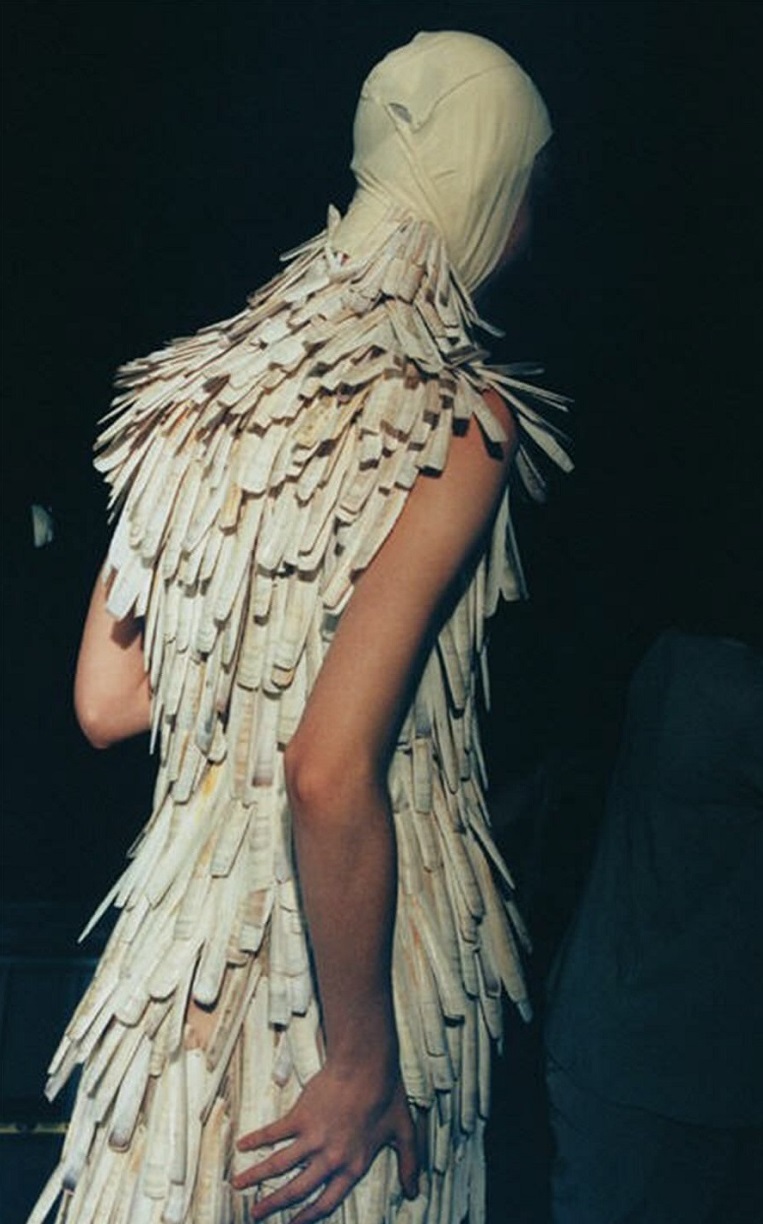 Φόρεμα φτιαγμένο με κοχύλια