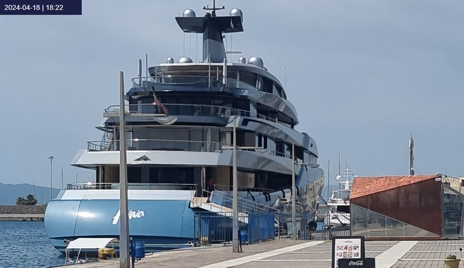 Το «Aviva» στο λιμάνι της Καλαμάτας 