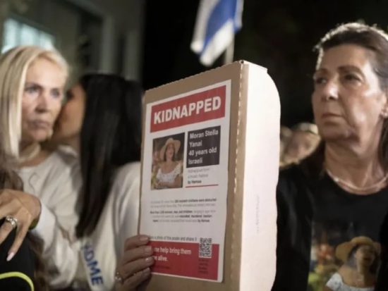 54 ημέρες φρίκης περιγράφει γυναίκα όμηρος της Χαμάς: Με σημάδεψε με όπλο
