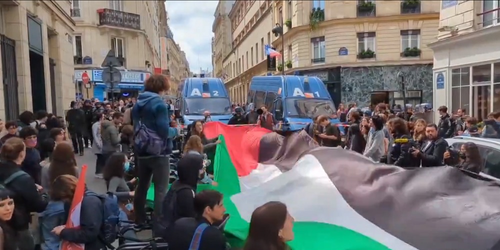 Διαδηλωτές, οργισμένοι με τον πόλεμο στη Γάζα, συγκεντρώθηκαν στο πανεπιστήμιο της Σορβόννης στο Παρίσι σήμερα