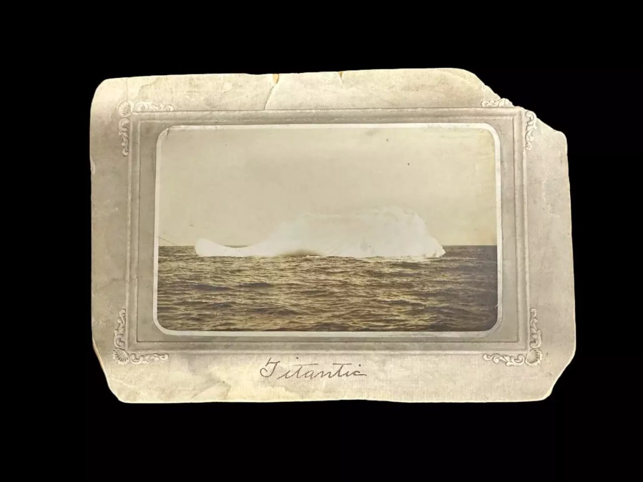 Φωτογραφία που απεικονίζει παγόβουνο, το οποίο είναι πιθανόν να ευθυνόταν για το ναυάγιο του Τιτανικού