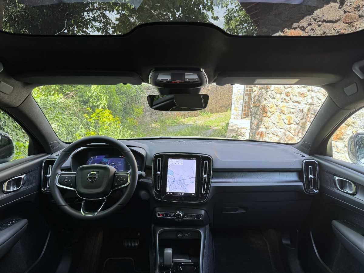 Το εσωτερικό του Volvo C40/408PS AWD
