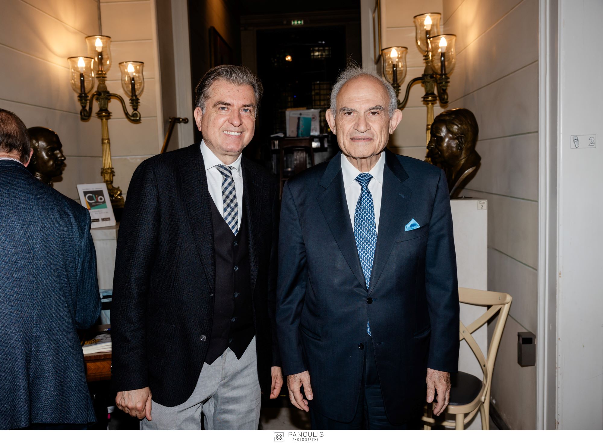 Ο Πρόεδρος του Δ.Σ. του Μουσείου της Πόλης των Αθηνών κ. Αντώνης Βογιατζής με τον Νίκο Χαρλαύτη