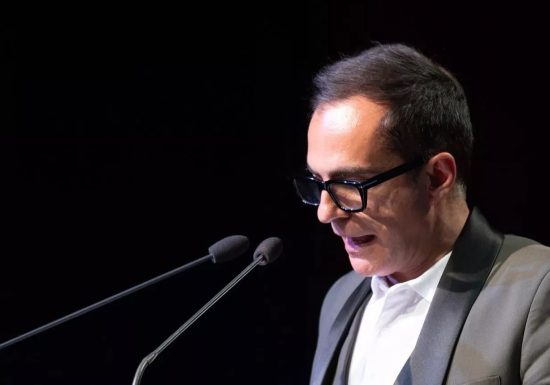 Φώτης Καρύδας: Από τις Πρώτες Γραμμές του Ρεπορτάζ στην «Ποιητική Νοημοσύνη»
